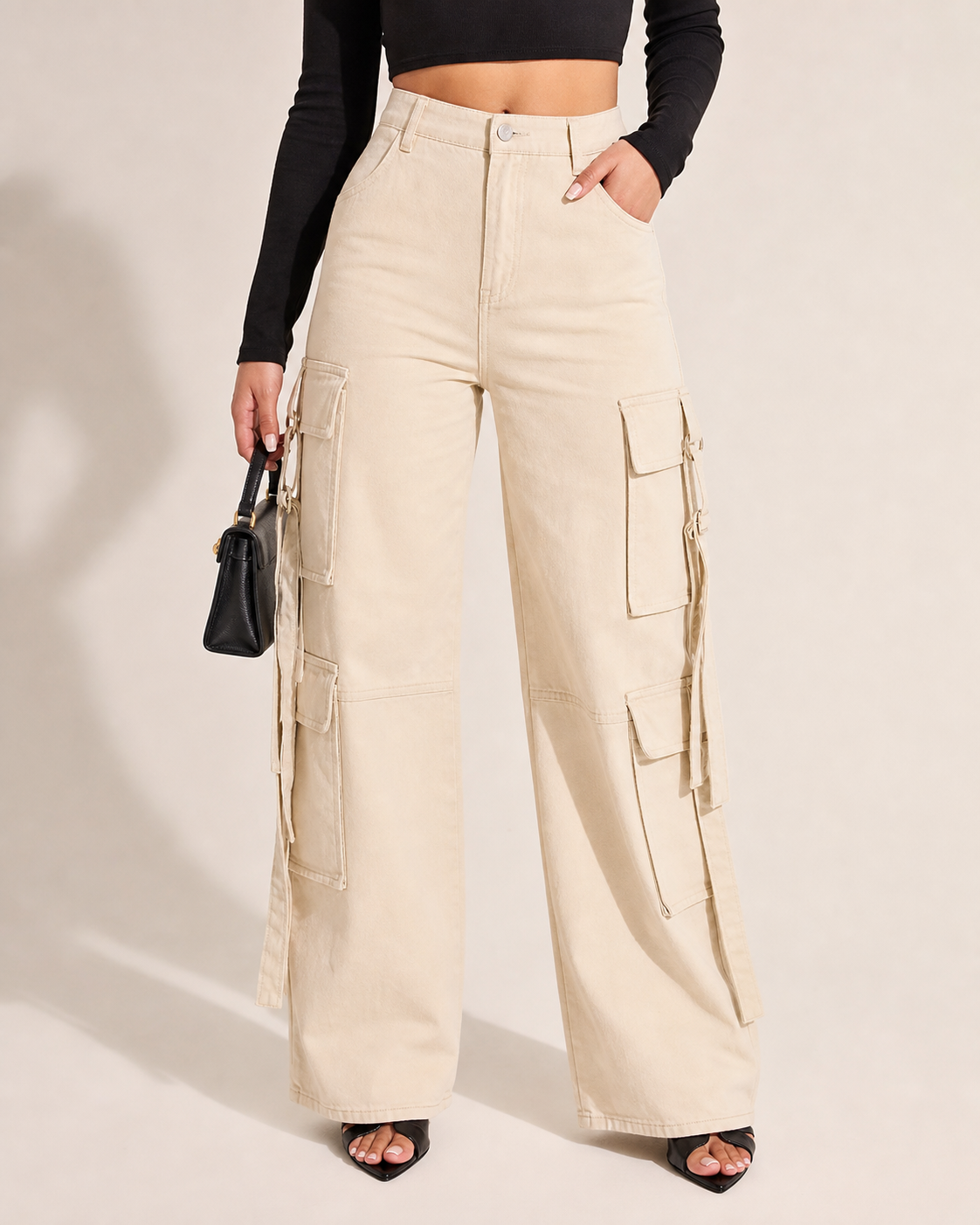 Trendy Cargo Jeans in cream beige